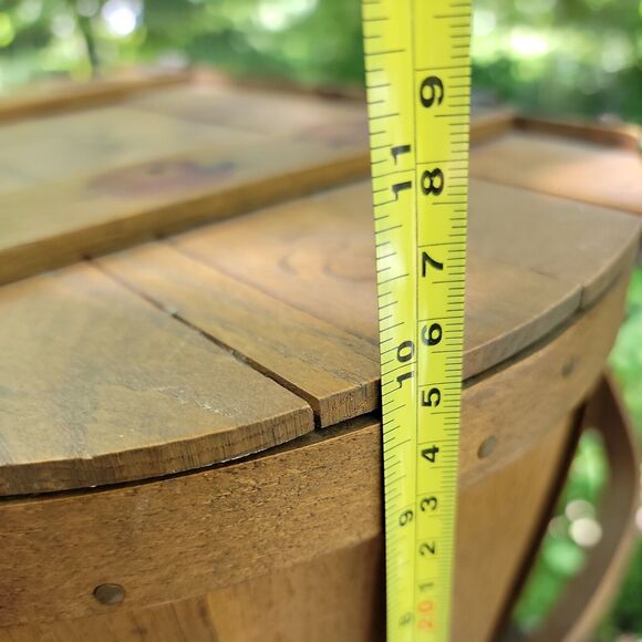 Basketville Vermont Picnic Basket Sturdy Vertical Slates Handles Apple Design - Picture 12 of 12